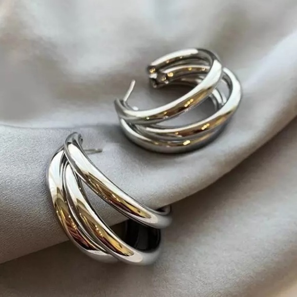 NWOT silver tone Triple Layer Hoop earrings - Picture 2 of 6